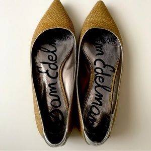ALL SIGNS POINT TO STYLE WITH THE WANDA SLIP ONS. Size. 7 1/2. COLOR GOLD.